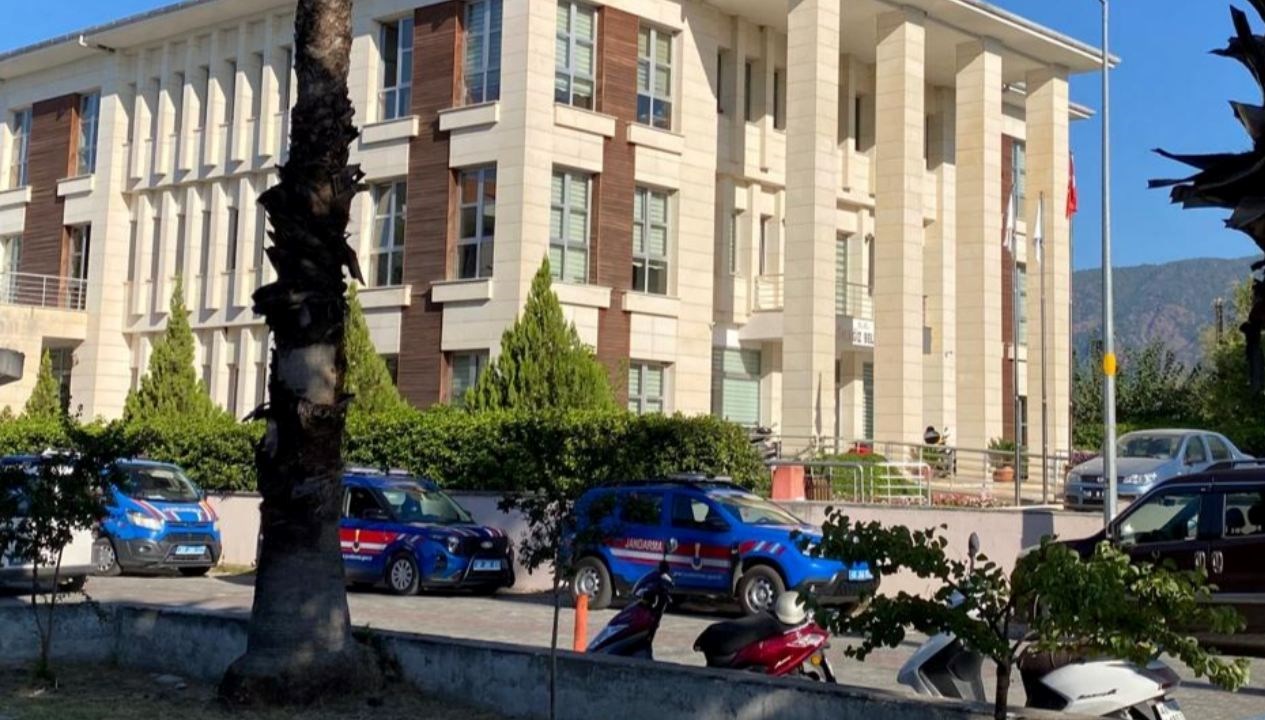 koycegizdeki imar yolsuzlugu sorusturmasinda gozaltina alinan 3 kisiye adli kontrol xwM4Pin9