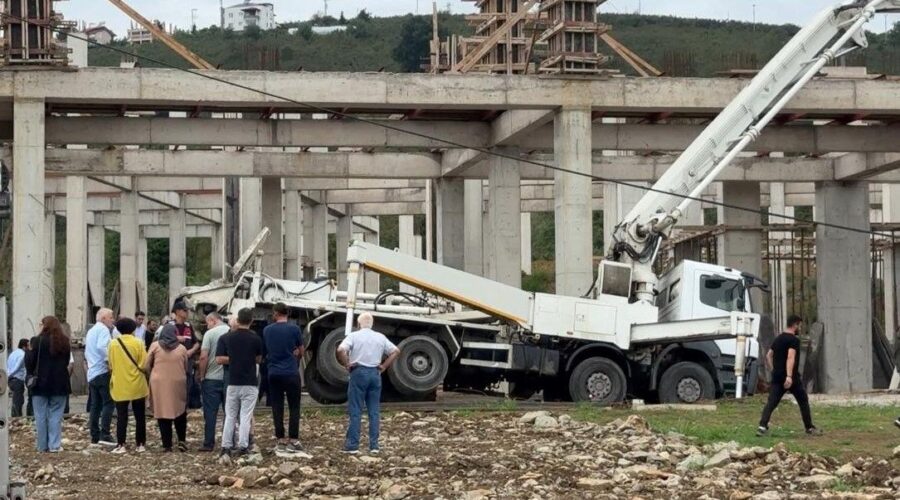 orduda insaatta beton mikseri devrildi 1 olu F33RU2lO