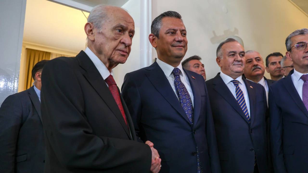 ozelden bahcelinin ahmet ozer cikisina yanit devlet bey aciklamayi yapiyor ve o davadan tutuklu arkadasimizi obur davadan sorguya aliyorlar organize kotuluk f6TbaXYd