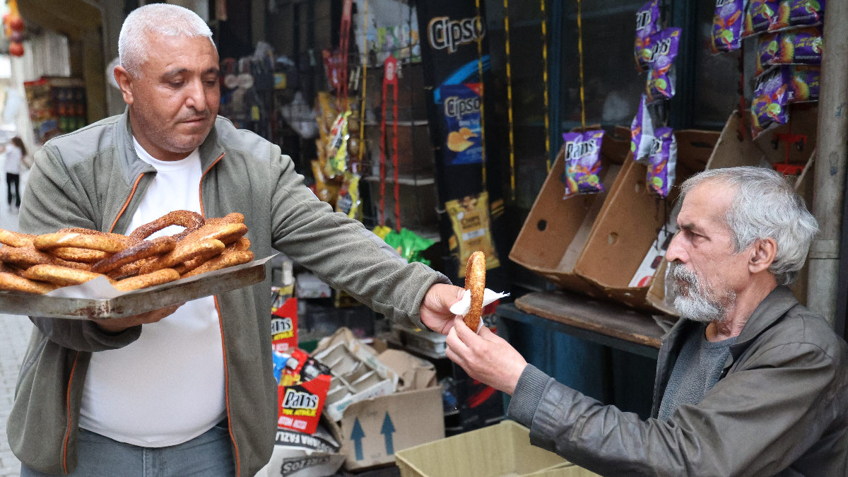 diyarbakirda 14 yil sinava calisti 49 yasinda memur oldu annesi bile inanamiyor Yqf2JK8R.jpg
