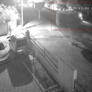 hatayda aydinlatma diregine carpan otomobil hurdaya dondu mUyNgAJX.jpg