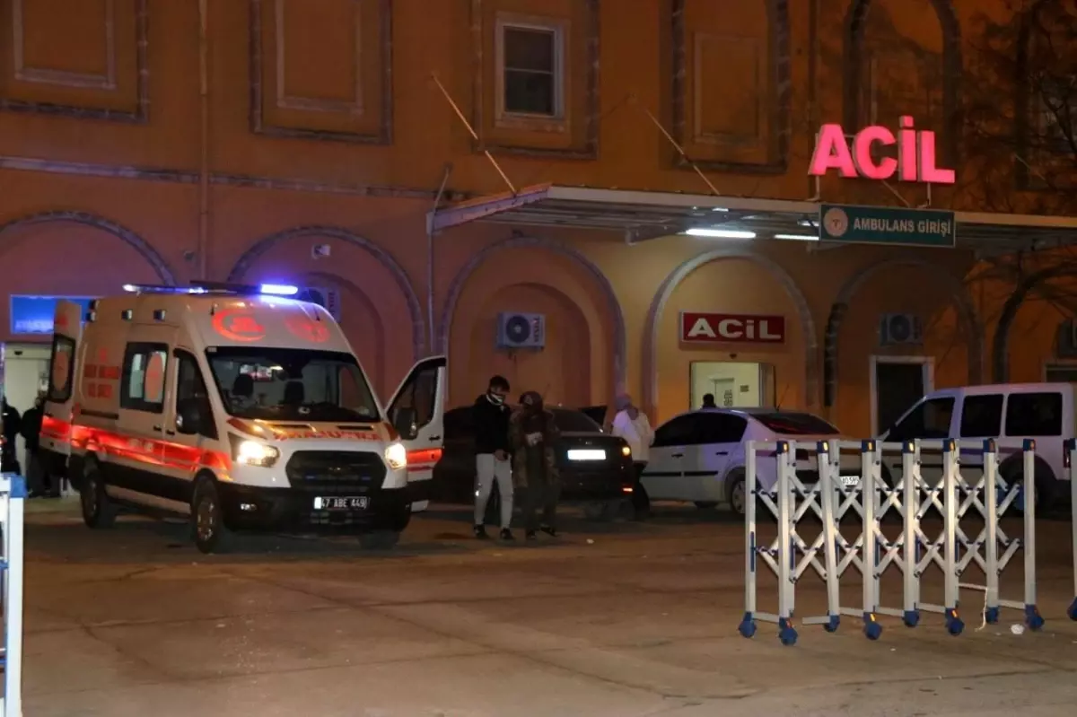 mardinde otomobil kazasi 5 yarali 64OvES81.jpg