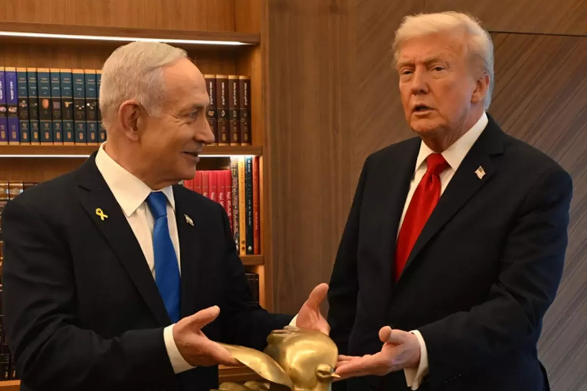 netanyahudan trumpa dikkat ceken hediye Zck5IepL.jpg