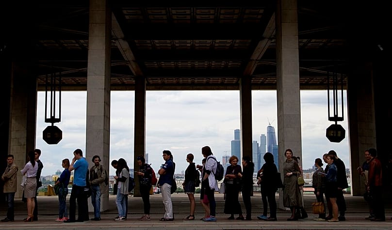 Nobel ödüllü ABD'li biyolog James Watson'ın Rusya Bilimler Akademisi'nde verdiği konferansa katılan insanlar, Moskova, 17 Haziran 2015